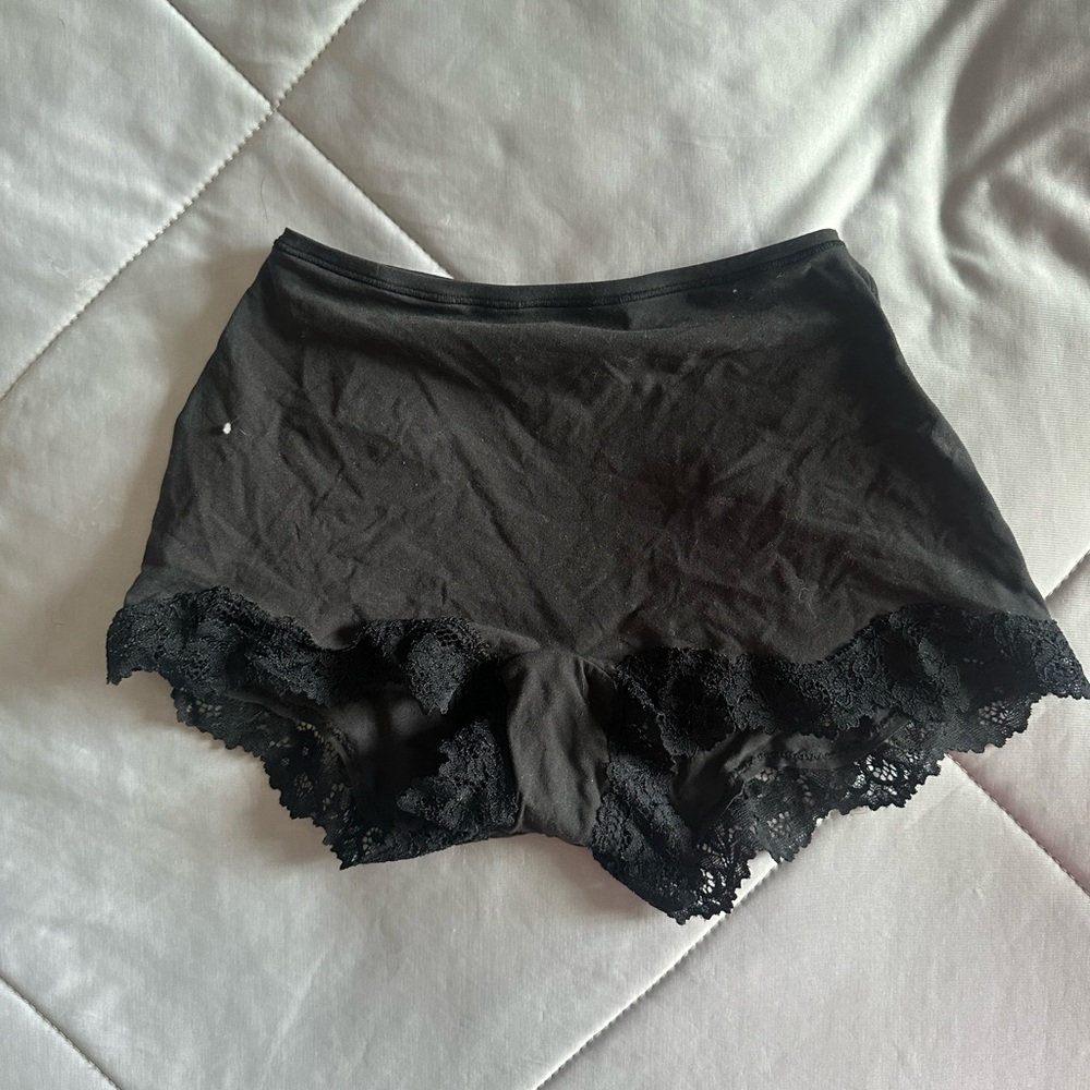 SKIMS Black fits everybody lace boy short